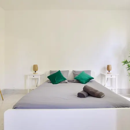 2 Bedrooms Tour Eiffel Rapp * Párizs