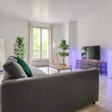 Apartman 2 Bedrooms Tour Eiffel Rapp