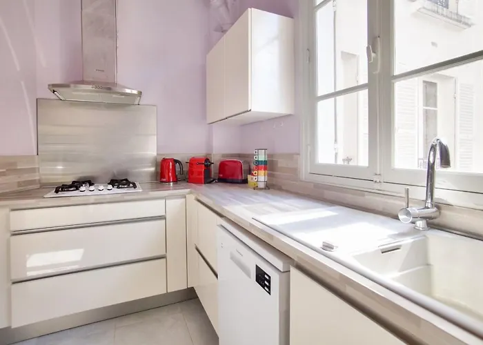 アパート 2 Bedrooms Tour Eiffel Rapp パリ