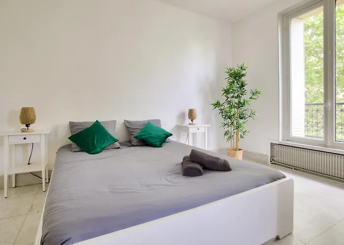 2 Bedrooms Tour Eiffel Rapp *