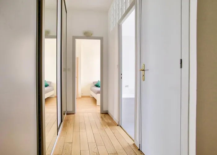 2 Bedrooms Tour Eiffel Rapp パリ