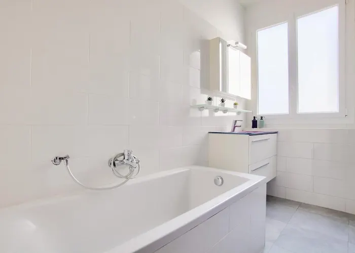 2 Bedrooms Tour Eiffel Rapp *