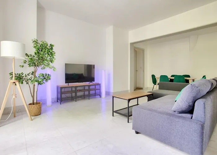 2 Bedrooms Tour Eiffel Rapp *